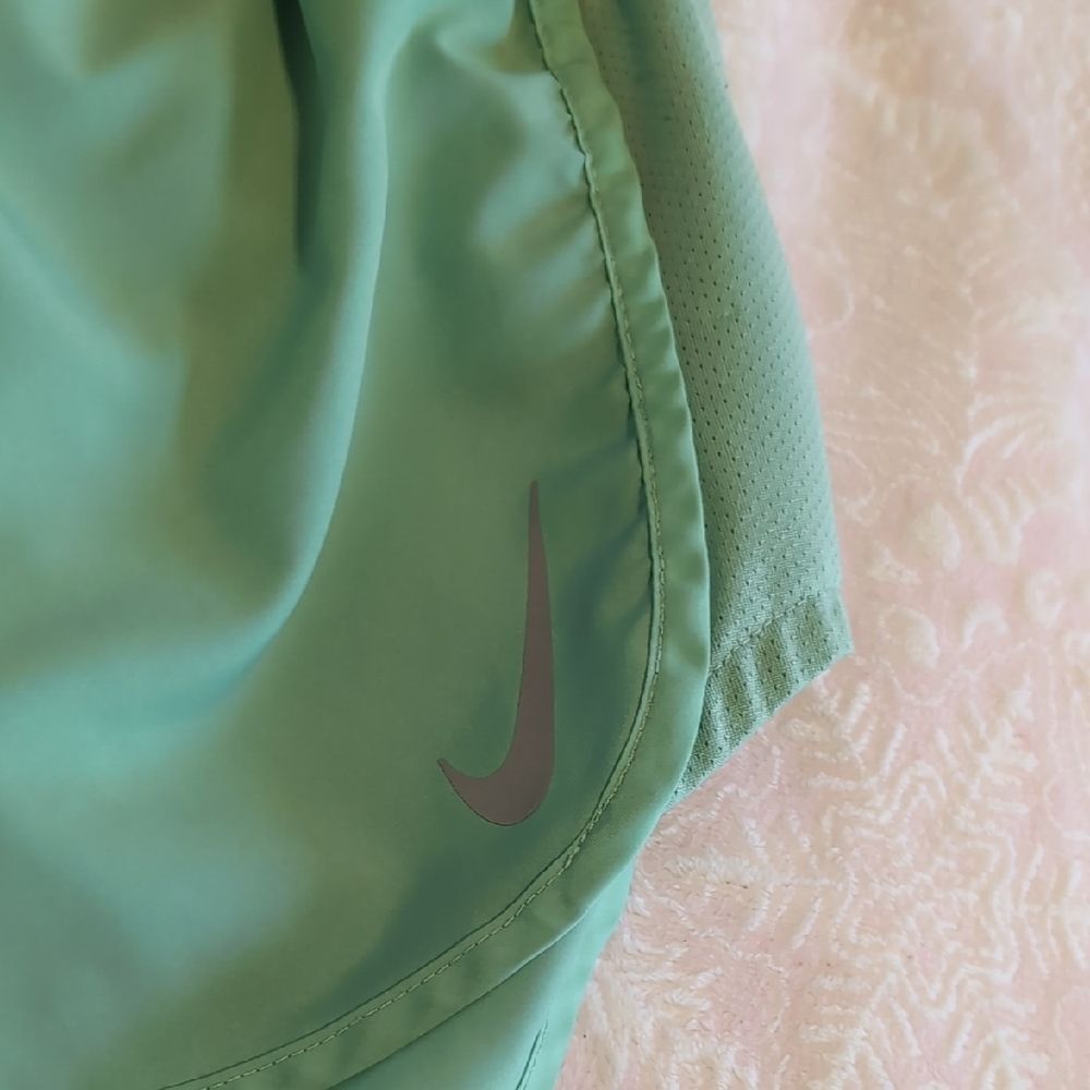 Nike Women's Mint Green Athletic Shorts Dri-Fit Size XS - Picture 4 of 12